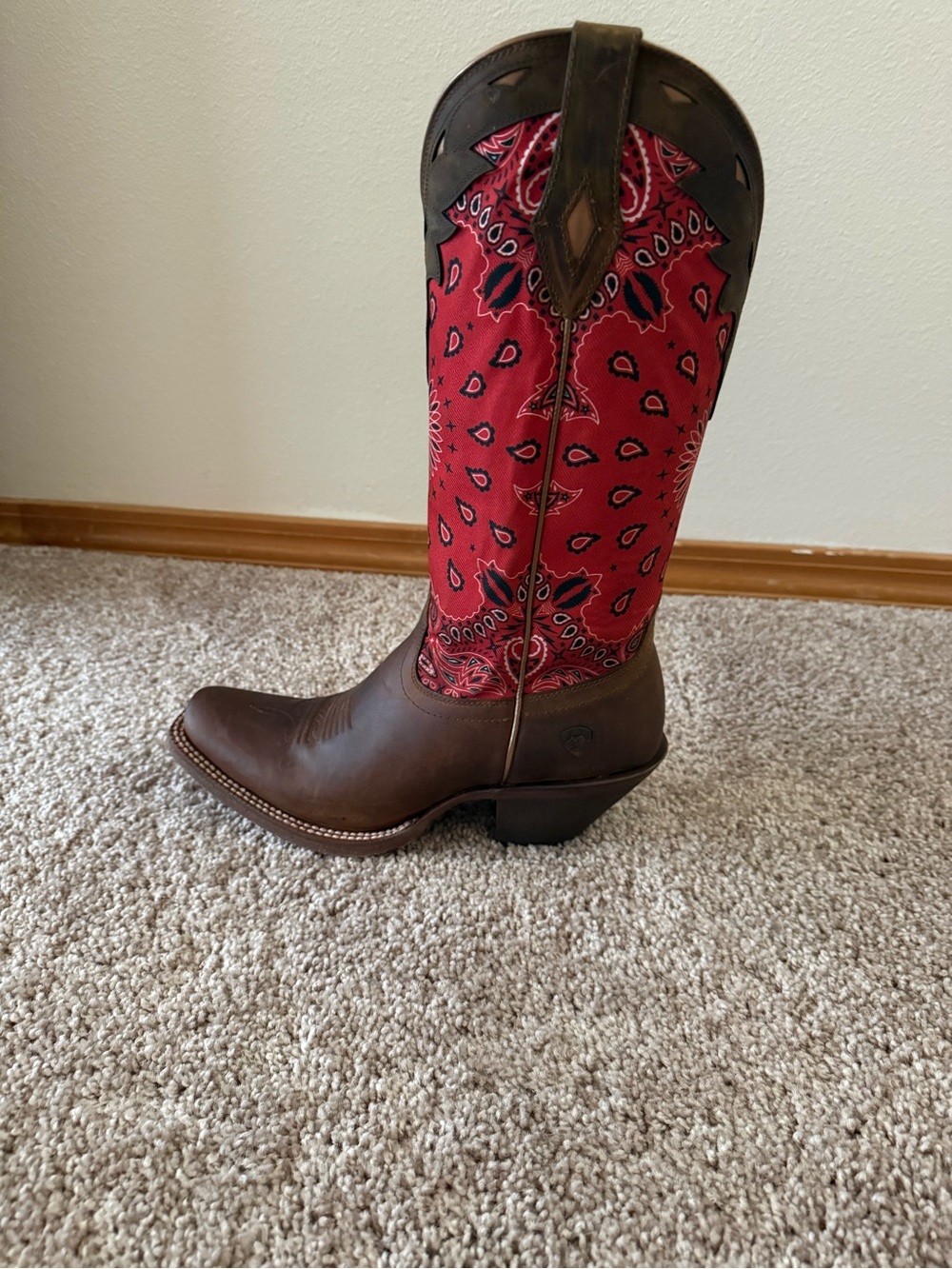 NWT Ariat women’s  Cowboy Boot with Red Bandana Shaft